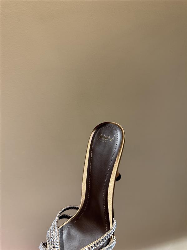 20251128101325332 300